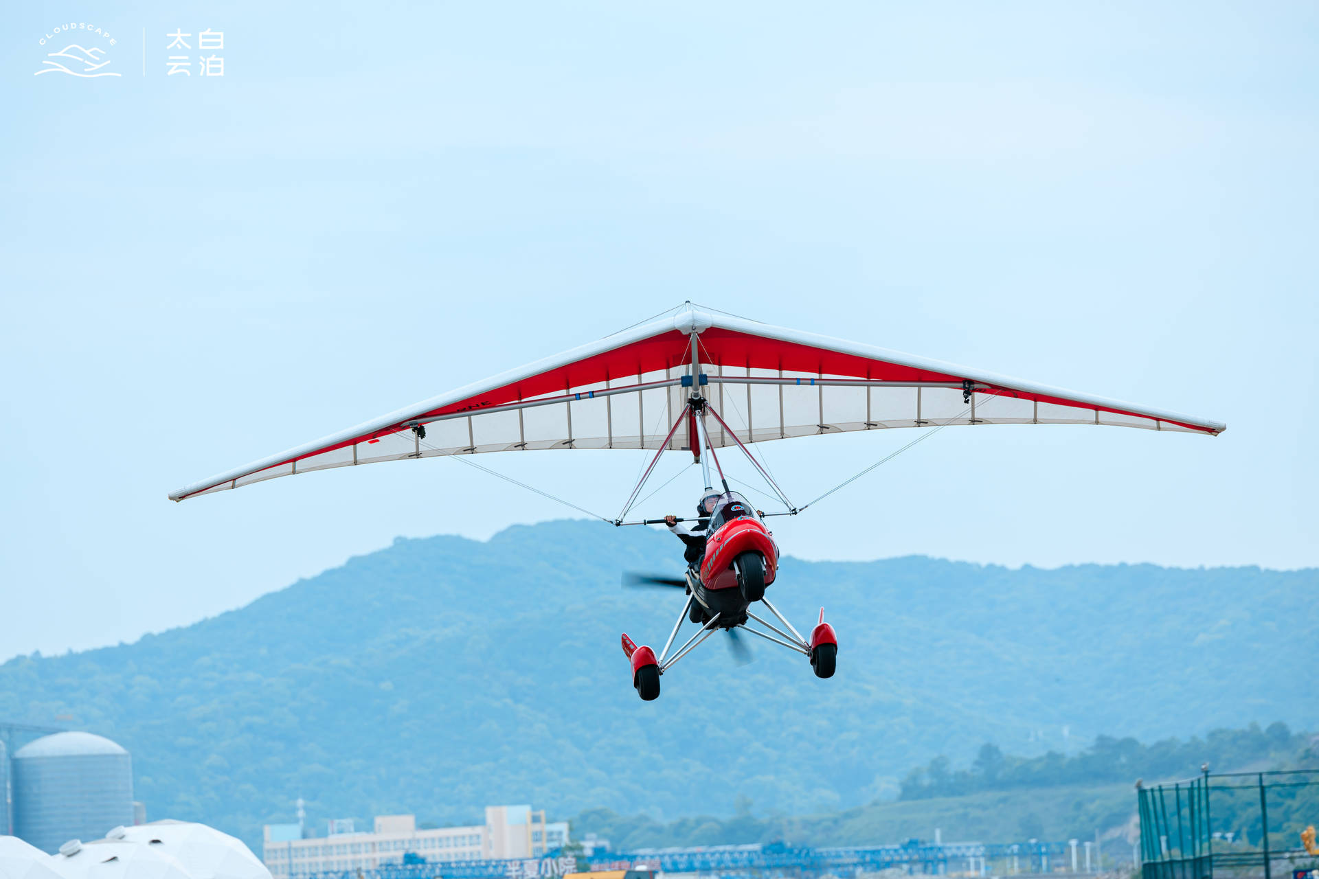 Flight experience in a powered hang-glider at China Xianxiang Aviation Base