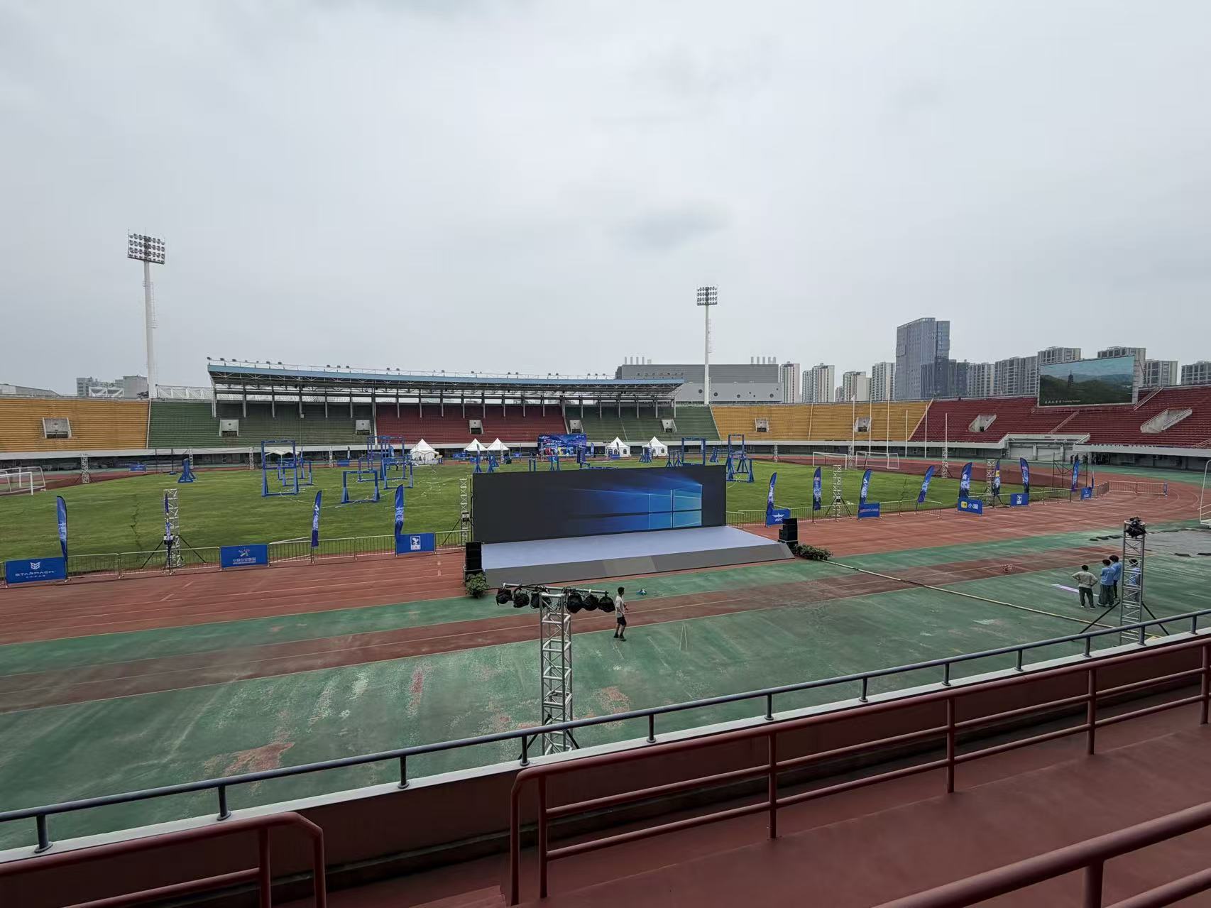 The competition course and main event screen in Ningbo